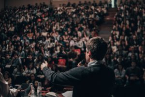 Read more about the article Dos and Don’ts for Effective Public Speaking